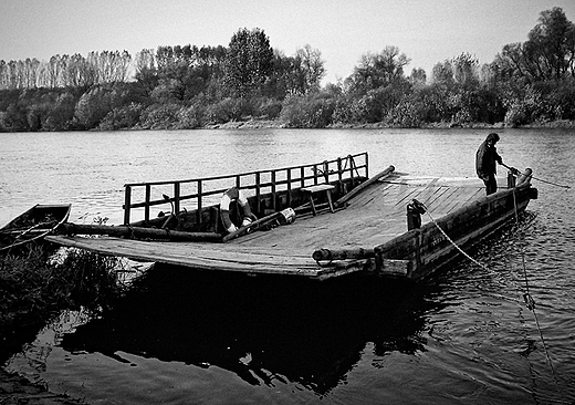 Drewniany prom na Bugu. Gnojno, lata 90-te