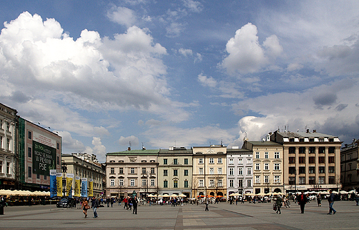 Wiosenny Krakw.Widok na Rynek Gwny spod Wiey Ratuszowej.