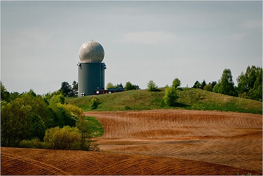 Radar NATO w pobliu Jeziora Szelment Wielki.