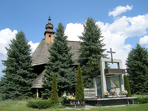Drewniana kaplica p.w. Sebastiana w Maniowach.