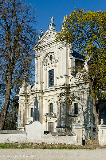 Koci w. Ducha i Matki Boskiej Bolesnej w Modzawach Maych