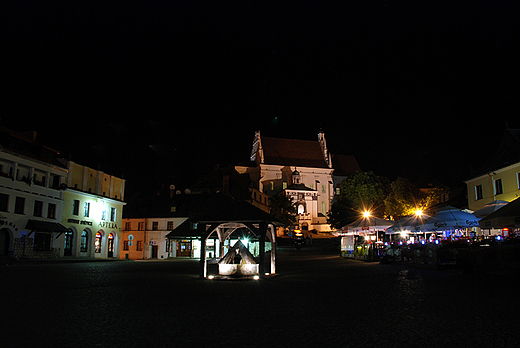 Kazimierz Dolny - widok na rynek i Far