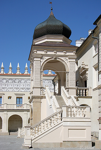 dziedziniec - loggia z kopu