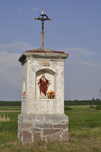 kapliczka w polu