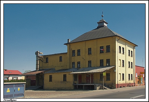 Strzakowo - fragment zabudowy miasta, ul. Wyszyskiego_ myn gospodarczy