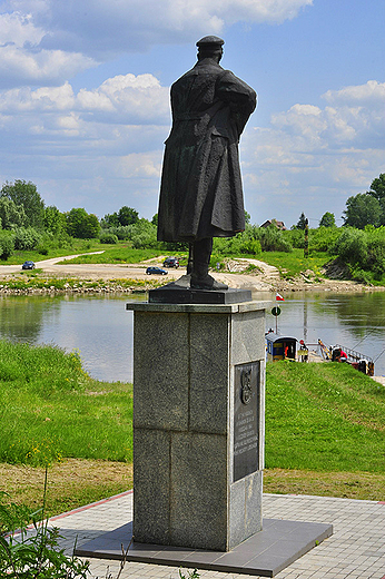 Pomnik Józefa Piłsudskiego nad Wisłą