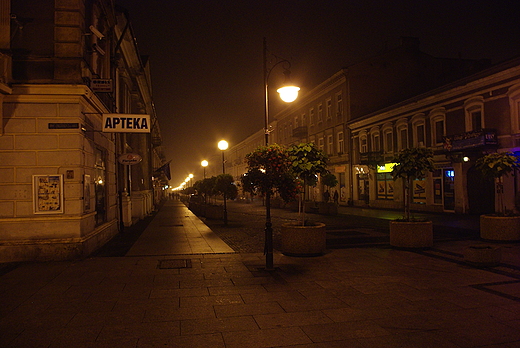 Radom w padziernikow noc. Deptak im. S. eromskiego