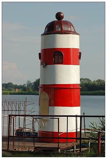 Jezioro Jamno w Milenie - miniatura latarni morskiej