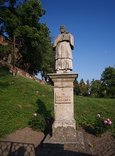 Sandomierz. Pomnik Wincentego Kadubka.