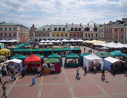 Zamo. Rynek Wielki w czasie Jarmarku Hetmaskiego.