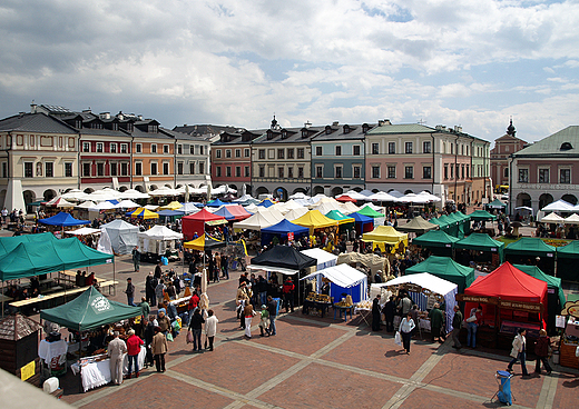 Zamo. Rynek Wielki w czasie Jarmarku Hetmaskiego.