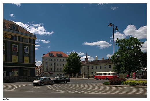 Kalisz - zabytkowy autobus wycieczkowy SAN H100B na placu Kiliskiego