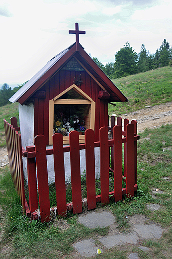 Beskid lski. Kapliczka pod Batni.