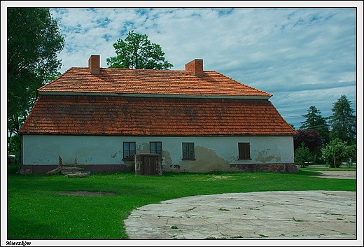 Mieszkw - dwr pnobarokowy z koca XVIII w.