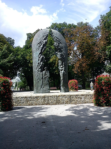 Kielce.Pomnik powicony onierzom AK.