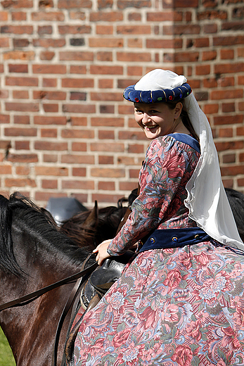 Oblenie Malborka 2012 - redniowieczna dama na koniu