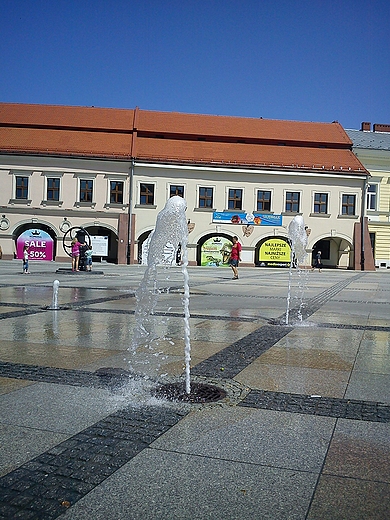 Rynek w Kielcach.Fontanny