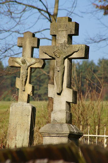 Woowiec - emkowskie krzye na cmentarzu