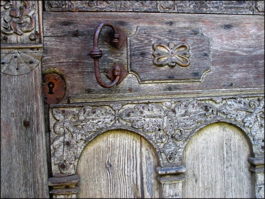 Dom loretaski w Gobiu - fragment drzwi
