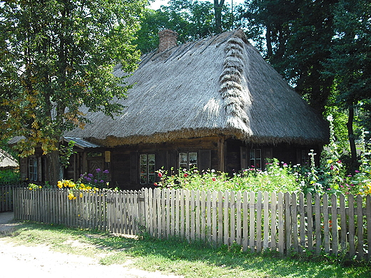 Skansen w Ciechanowcu. Jedna z zabytkowych chaup