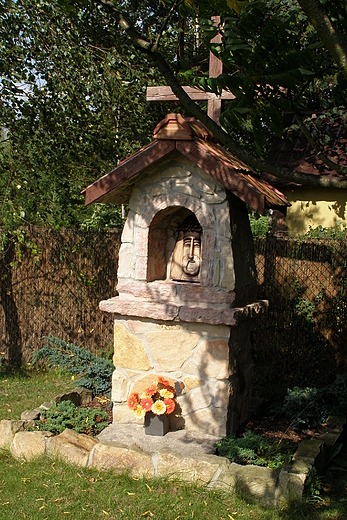 Podstole. Przydrona kapliczka.