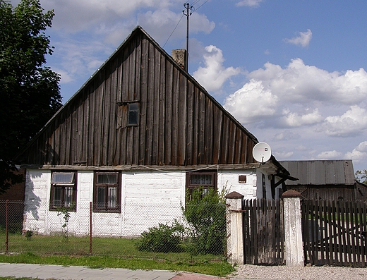 Drewniany dom we wsi Przerb.