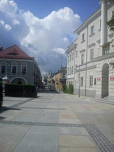 Kielce.Rynek,po prawej-Urzd Miasta,po prawej-Dom Sotykw,na wprost-ul.Maa