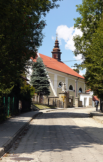 Makw Podhalaski. Ulica wiodca do Sanktuarium Maryjnego.