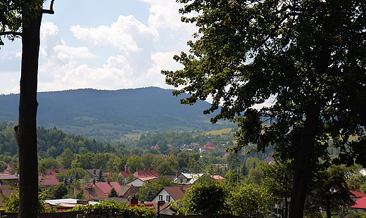 Makw Podhalaski. Widok na Beskidy sprzed Sanktuarium Maryjnego.