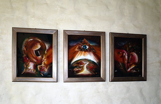 Zubrzyca Grna. Galeria Orawska Izba-  obrazy na szkle malowane Stanisawa Wyrtla.