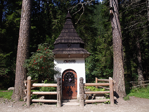 Zakopane. Dolina Kocieliska. Kapliczka.