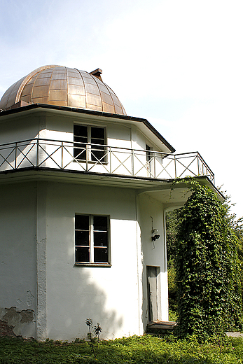 Piwnice - Pawilon obserwacyjny z historycznym astrografem Drapera w Centrum Astronomii UMK