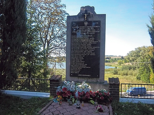 Pomnik polegych w bitwie pod Zaborecznem i R