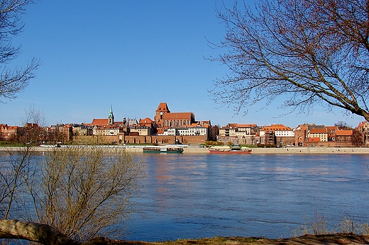 Panorama w wiosennej ramce.