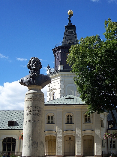 Siedlce, pomnik Tadeusza Kociuszki przed ratuszem.