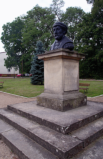 Nagowice. Pomnik Mikoaja Reja w parku.
