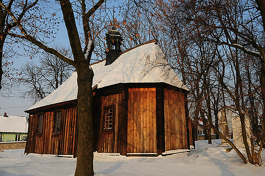 Busko - Zdroj - drewniany koci pw. w.Leonarda