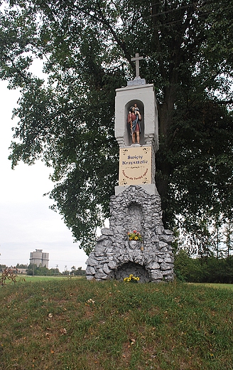 Jdrzejw. Barokowa kapliczka w. Krzysztofa stojca obok klasztoru Cystersw.