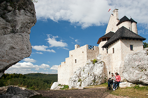 zrekonstruowany zamek w Bobolicach