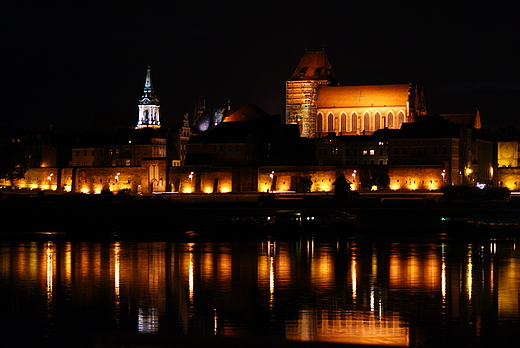 Nocna panorama - Starwka z drugiego brzegu Wisy. Toru