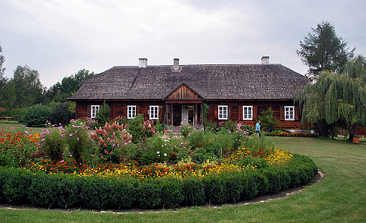 Muzeum Wsi Kieleckiej  Park Etnograficzny w Tokarni. Dwr z Suchedniowa.