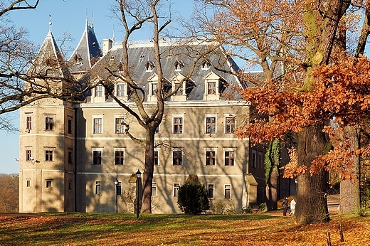 Zamek w jesiennych barwach