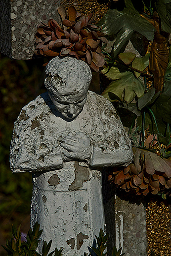 Na wiejskim cmentarzu