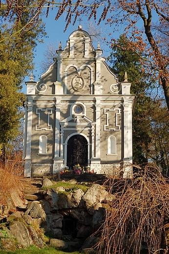 Neobarokowa kaplica  grobowa Izabeli Czartoryskiej