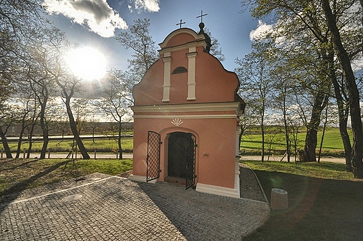 Jedna z wielu kaplic na Kalwarii Pakoskiej.