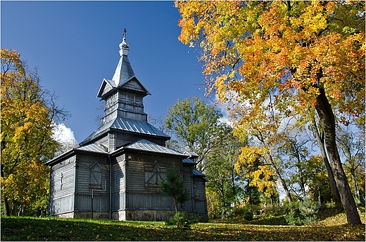 Cerkiew cmentarna w Suwakach.