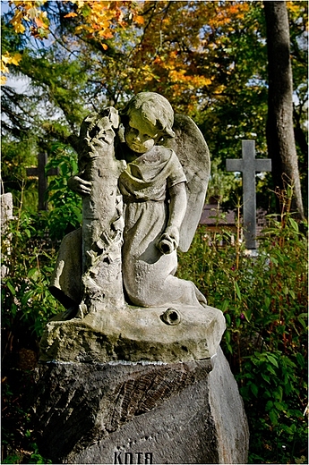 Na cmentarzu prawosawnym w Suwakach.