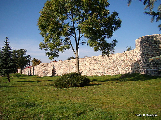 Mury miejskie obronne z XIV wieku po remoncie