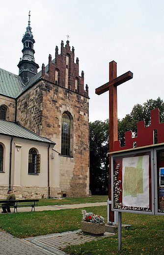 Kolegiata w. Marcina w Opatowie. Zdobione gotyckim szczytem skrzydo transeptu