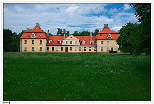 Krnik  zesp zamkowo-parkowy_widok na oficyny